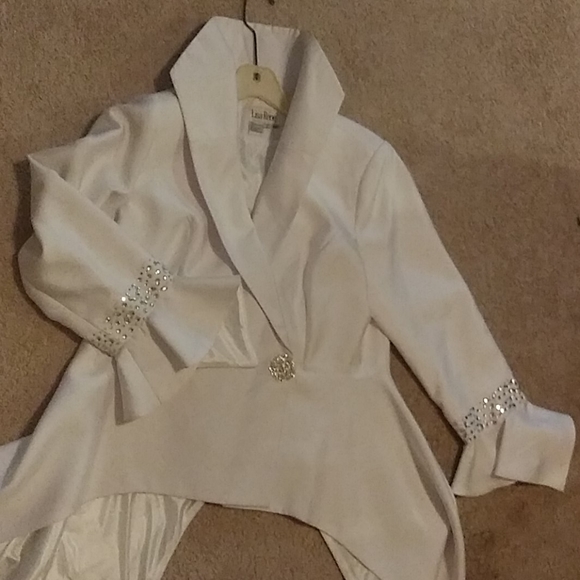 Two piece suit - Picture 2 of 4